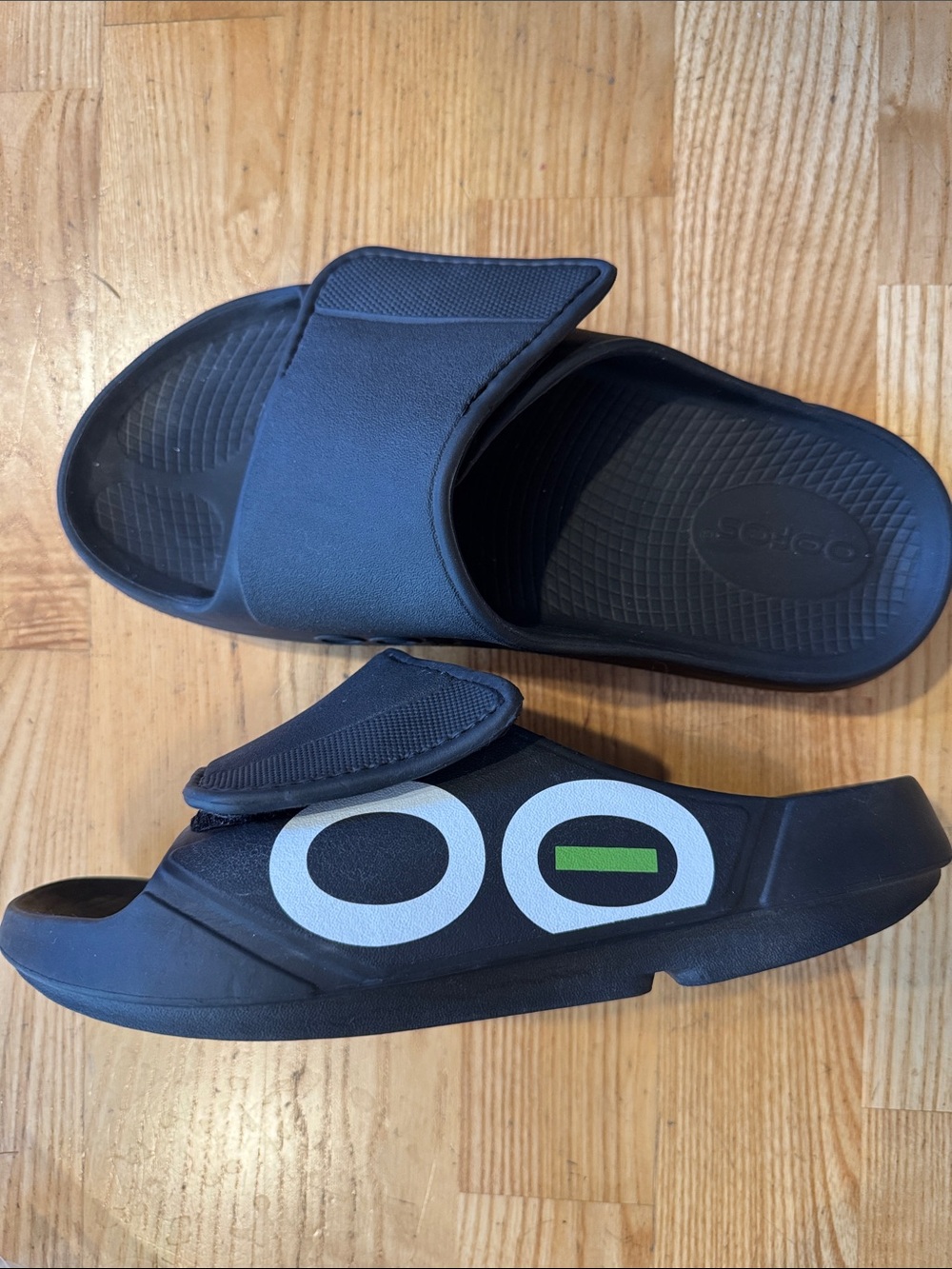 Oofos Sport Flex Slides Size 9